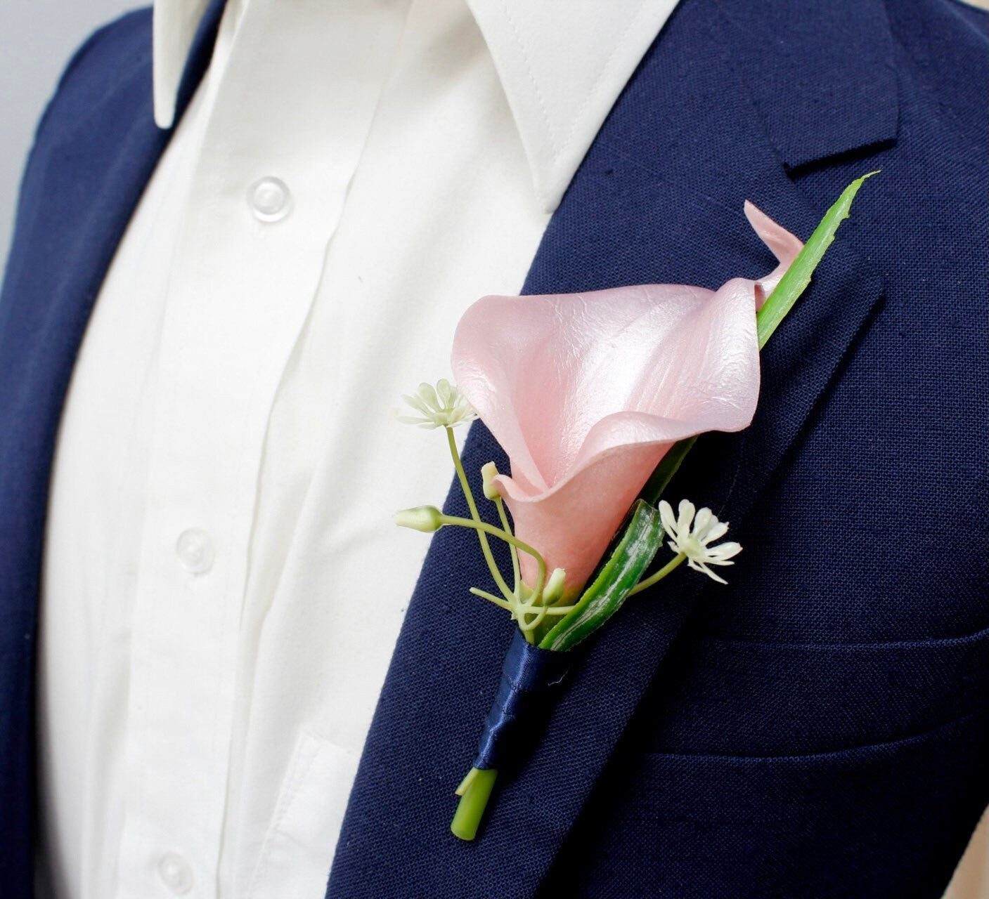 Customizable Real Touch Calla Lily Boutonniere - Over 40 Colors, Pin Included