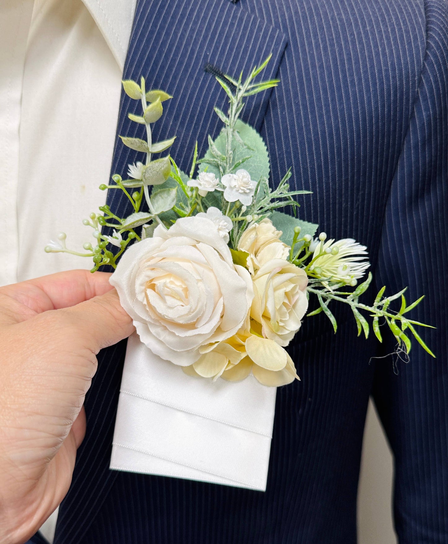 Artificial Pocket Boutonniere – Event Ready & Stylish
