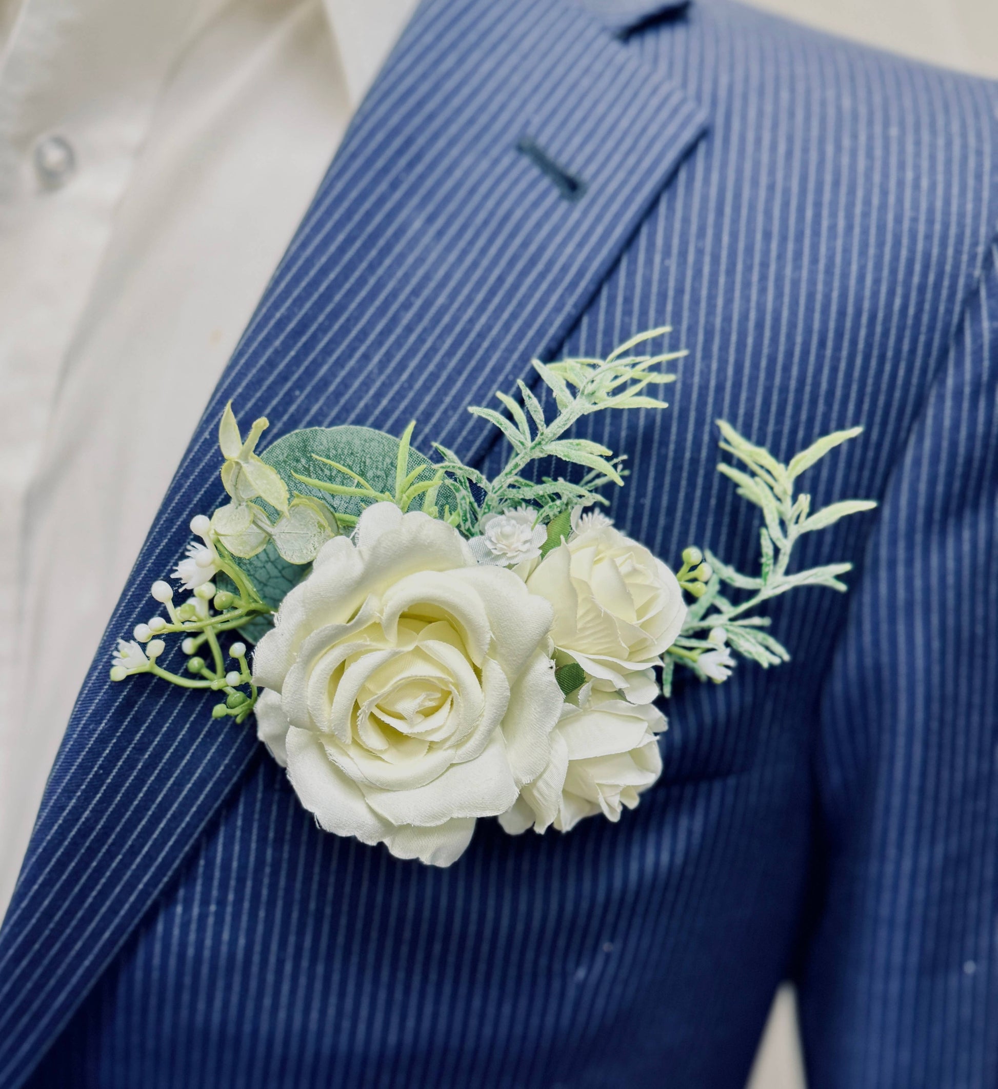 Artificial Pocket Boutonniere – Event Ready & Stylish