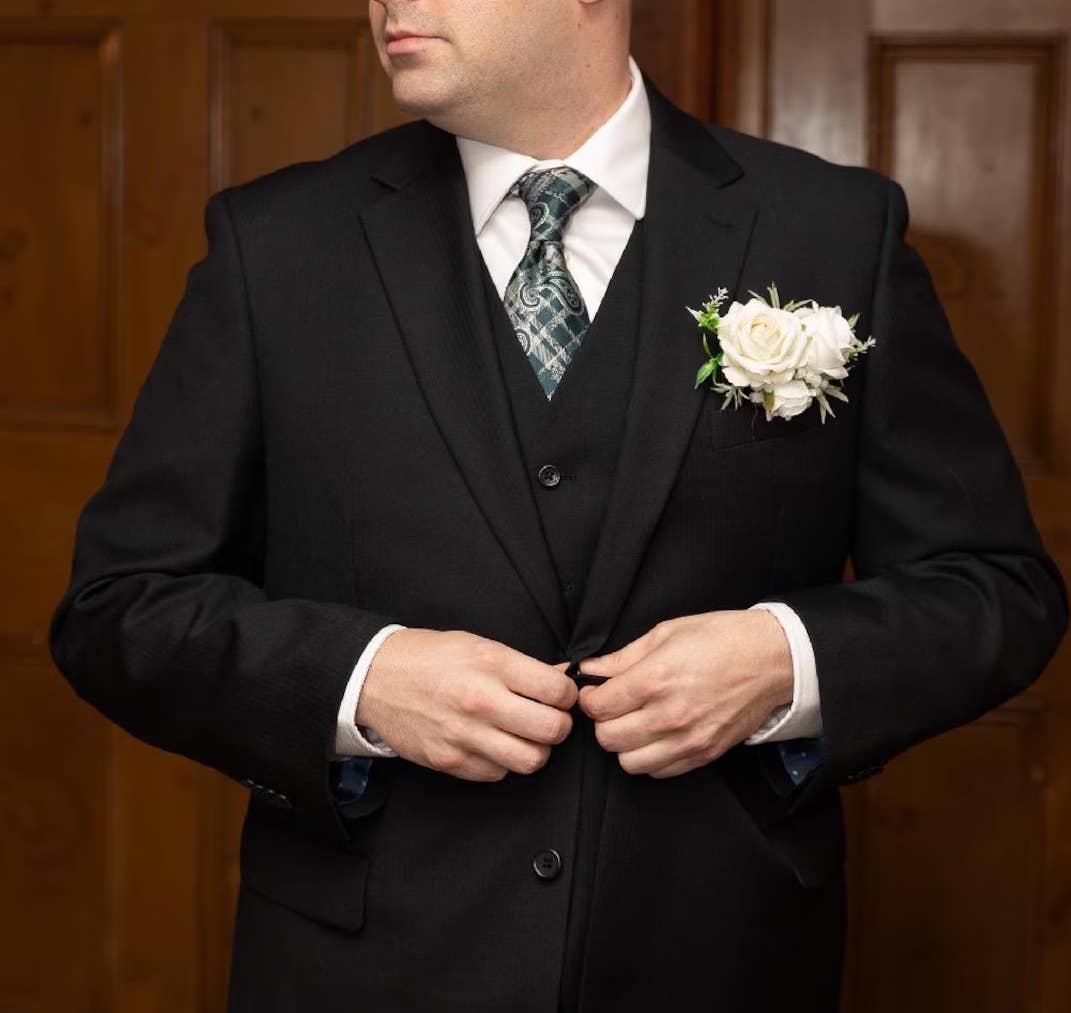 Artificial Pocket Boutonniere – Event Ready & Stylish