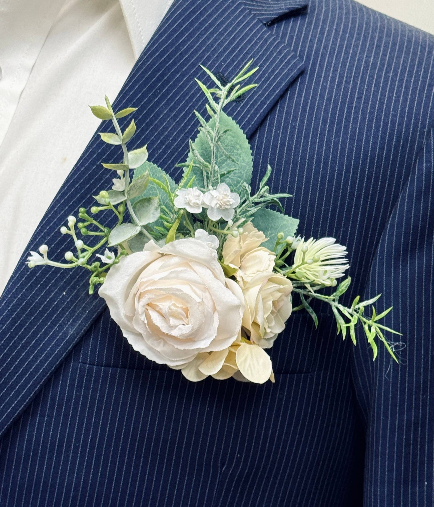 Artificial Pocket Boutonniere – Event Ready & Stylish