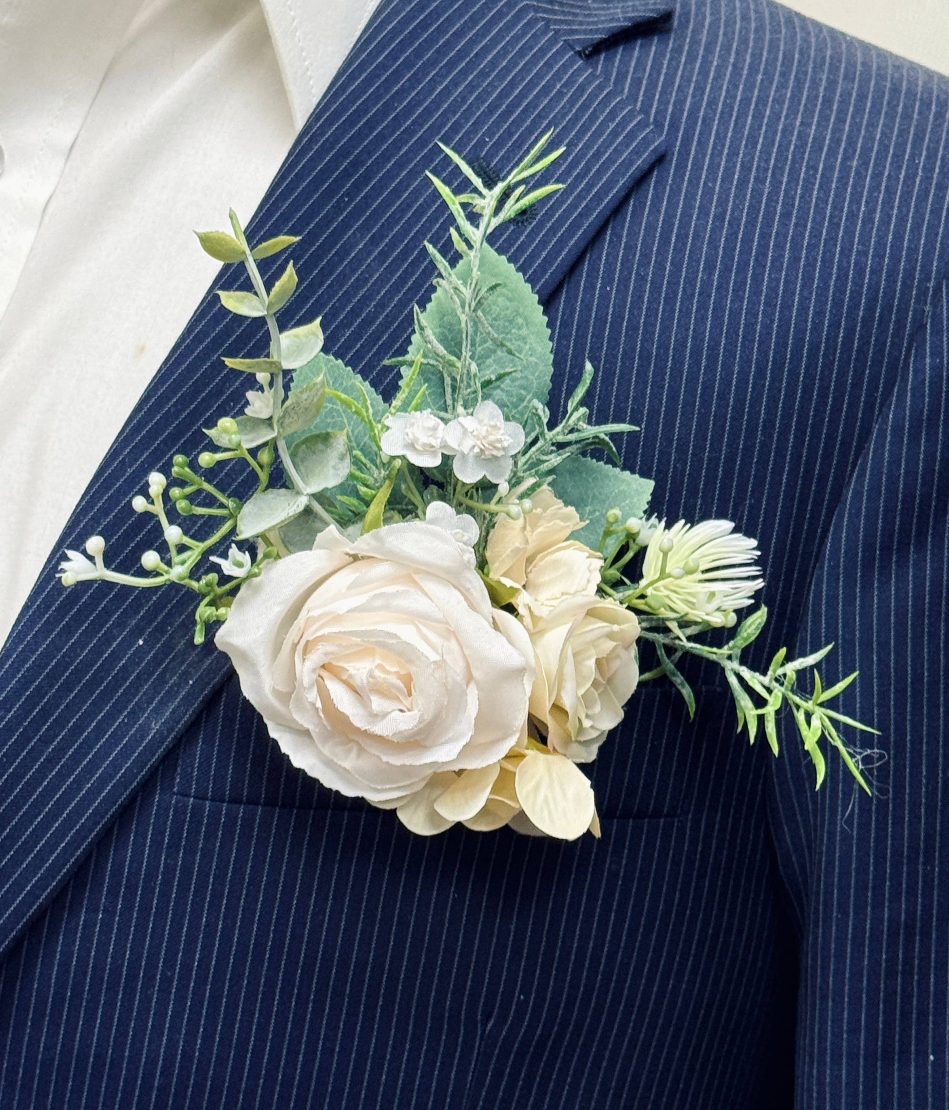 Artificial Pocket Boutonniere – Event Ready & Stylish