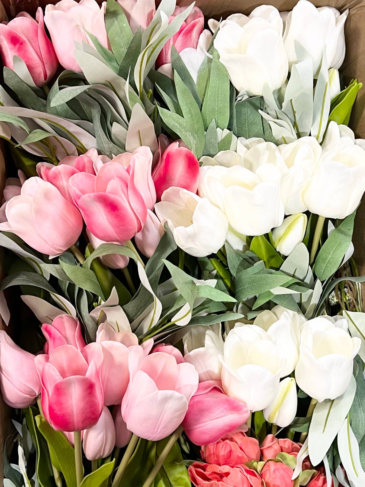 18" Elegant Holland Tulip Bloom and Buds Bundle