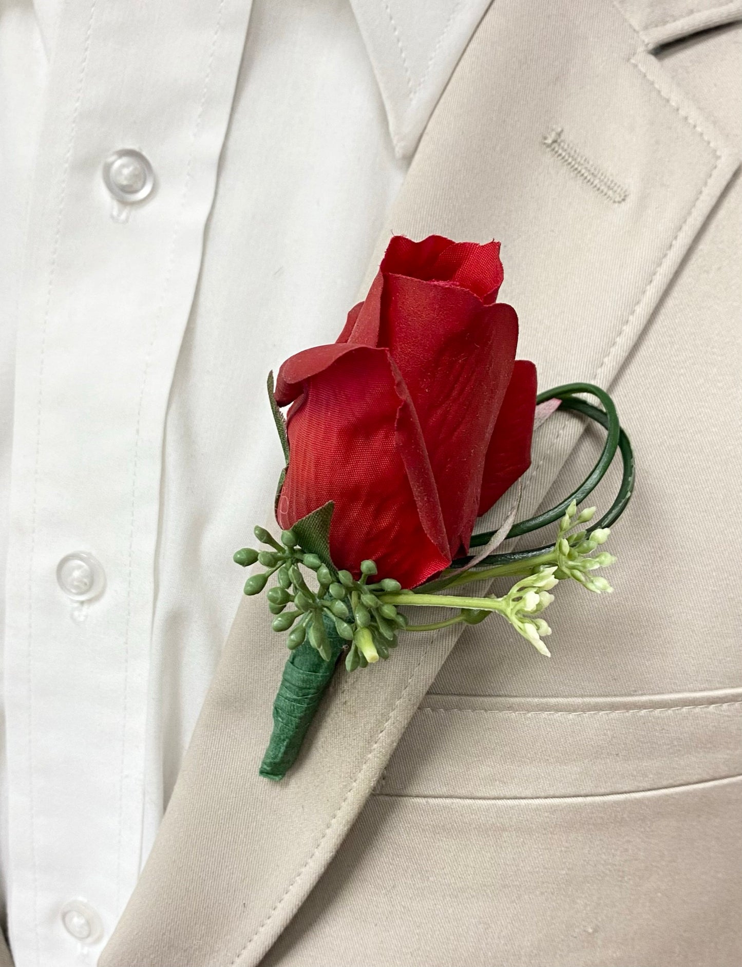 Elegant Real-Touch Artificial Calla Lily and Rose Boutonniere with Pin